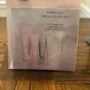 COPY - COPY - Mary Kay Time Wise Miracle 3D set.